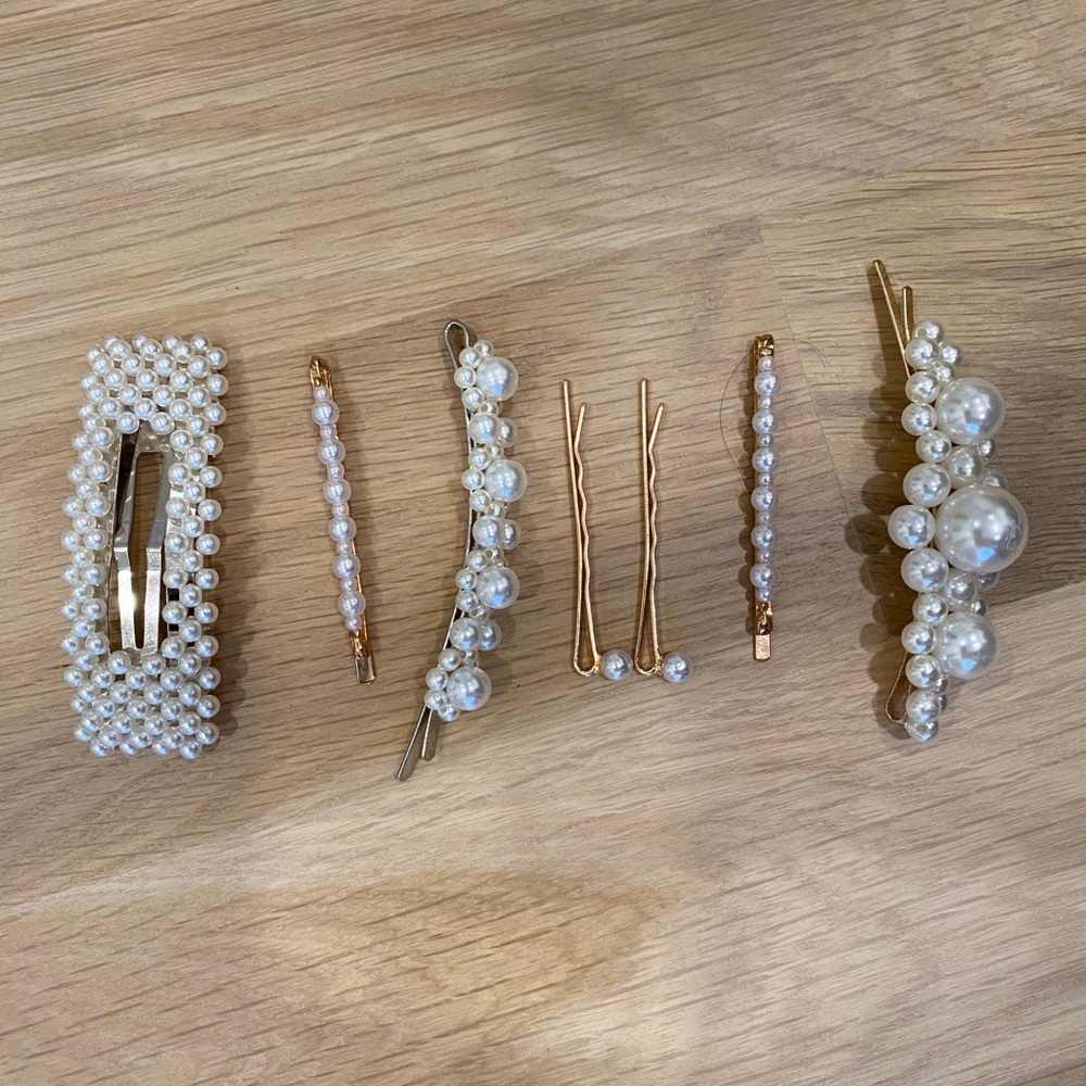 H&M Set of 7 Perl Hair clips
